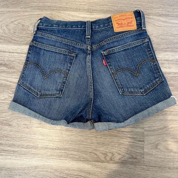 LEVIS DENIM SHORTS SIZE 26 - Picture 2 of 3